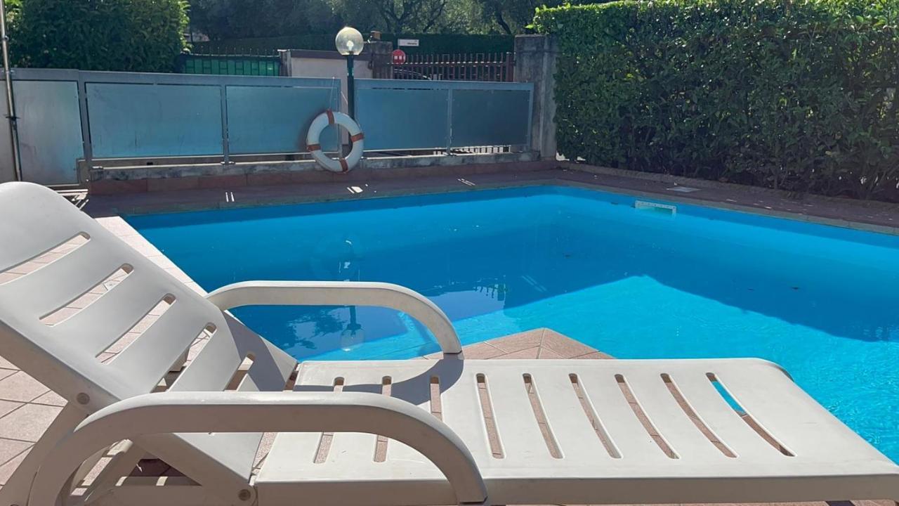 Free Parking - Blue Apartment Vicino Al Centro Сирмионе Экстерьер фото